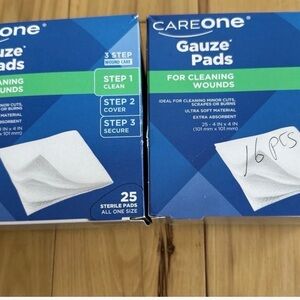 CareOne Gauze Pads for Cleaning Wounds